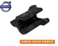 Beugel om accu vast te zetten in de accubak , Accubevestiging Volvo
240 850 C70 -05 S40 -04 S70 V40 -04 V70 -00 XC70 -00 (GEBRUIKT) Volvo 9444282-GB