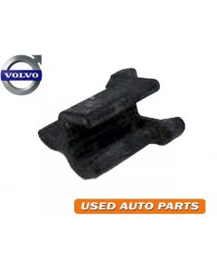 Beugel om accu vast te zetten in de accubak , Accubevestiging Volvo
240 850 C70 -05 S40 -04 S70 V40 -04 V70 -00 XC70 -00 (GEBRUIKT) Volvo 9444282-GB